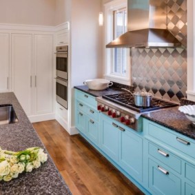 table en pierre artificielle à l'intérieur de la photo de cuisine