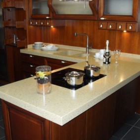 table en pierre artificielle dans les idées de conception de cuisine