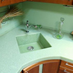 table en pierre artificielle dans la cuisine photo espèces