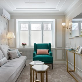 salon étroit dans l'appartement