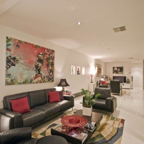 salon étroit dans un appartement intérieur photo