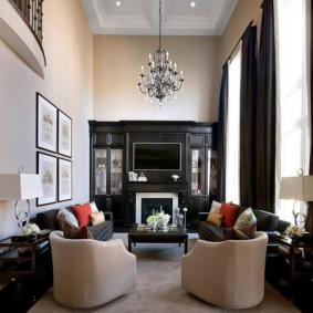 salon étroit dans des idées de design d'appartement