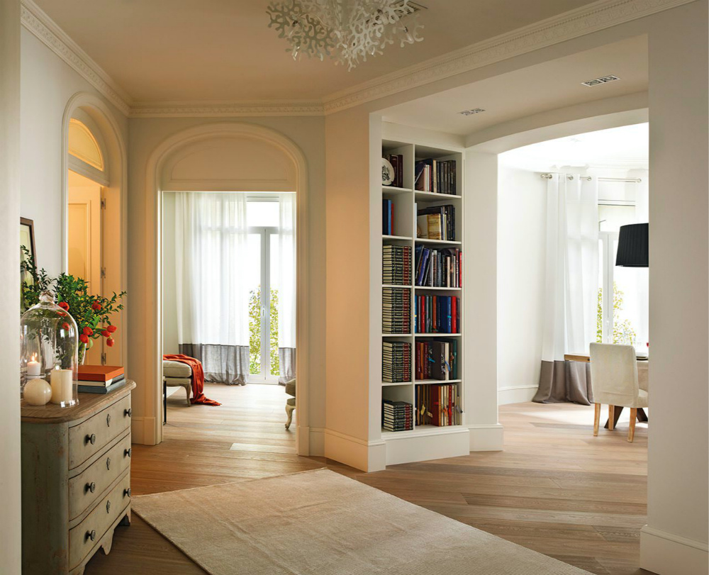 Arch in the interior of the apartment