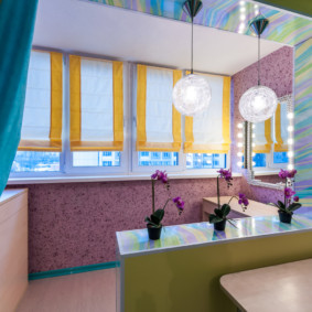 υγρή ταπετσαρία για το εσωτερικό του μπαλκονιού