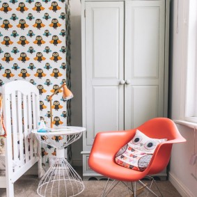 Chaise à bascule pour enfants de couleur rouge