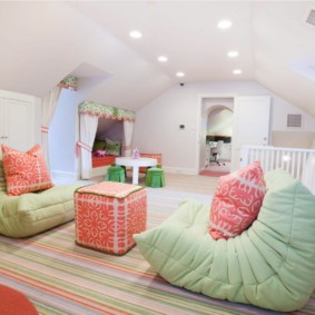 Heller Raum für Kinderspiele