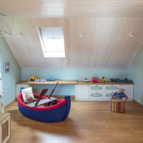 Schlafzimmer für einen kleinen Jungen