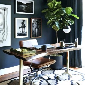 พรมรูปทรงเรขาคณิตใต้โต๊ะ