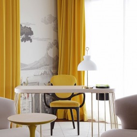 ม่านผ้าใบสีเหลือง