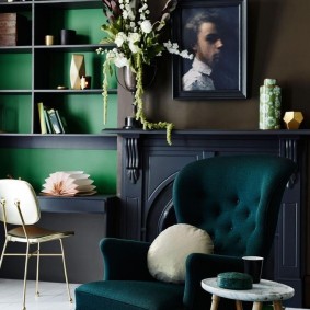 เก้าอี้นั่งสบายในสำนักงานพร้อมเตาผิง