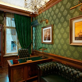 วอลล์เปเปอร์ไวนิลบนผนังของห้องแคบ