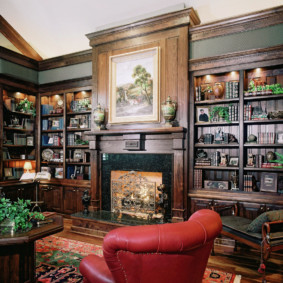 Bücherregale im Schrank eines Privathauses