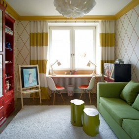 Canapea rabatabila in verde