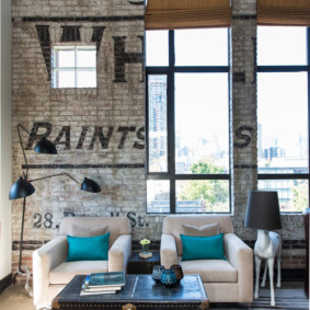 หน้าอกวินเทจเป็นโต๊ะกาแฟ