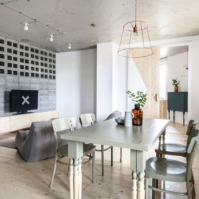 เพดานคอนกรีตในห้องนั่งเล่น