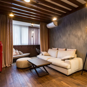 แสงห้องนั่งเล่นคานไม้