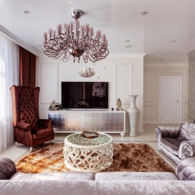 Gestoffeerde stoel met hoge rugleuning