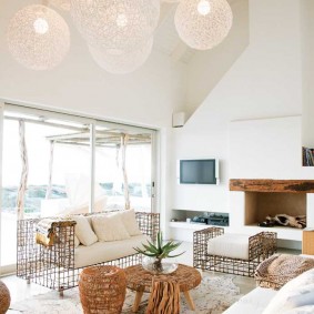 Ruime kamer met een echte open haard