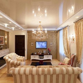 เบาะลายบนเฟอร์นิเจอร์ตกแต่ง