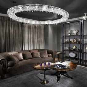 โคมไฟคริสตัลขนาดใหญ่