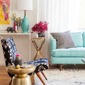 Декор на стаята със свежи цветя