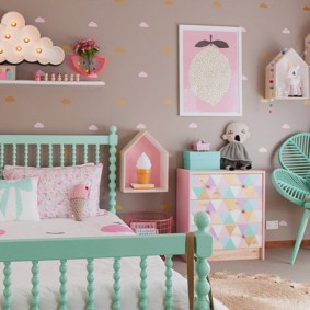 Lit d'enfant à dos vert