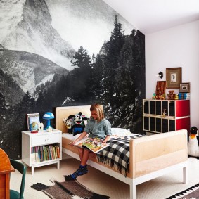 Papiers peints dans la chambre d'une fille d'âge scolaire