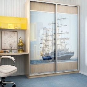 Armoire avec impression photo sur les portes