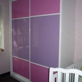 Portes en verre d'une armoire coulissante