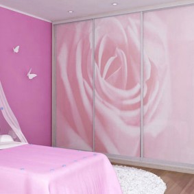 Impression photo sur le meuble en forme de rose délicate