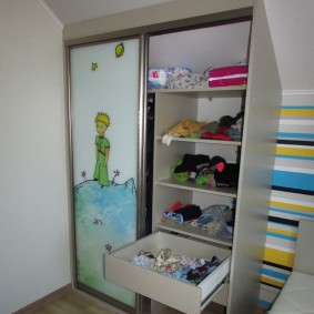 Tiroir avec articles pour bébé