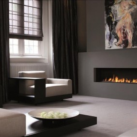 Murs gris dans le salon