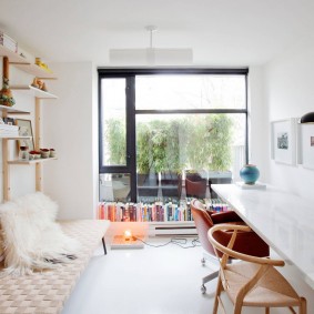 Ярко проучване с голям прозорец