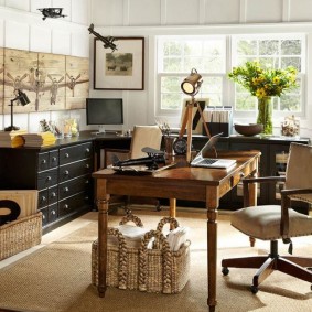 Маса с къдрави крака