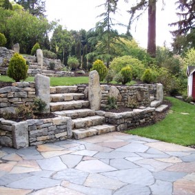 Échelle de pierre au chalet