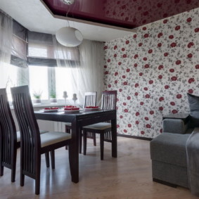 Cucina-soggiorno di forma irregolare