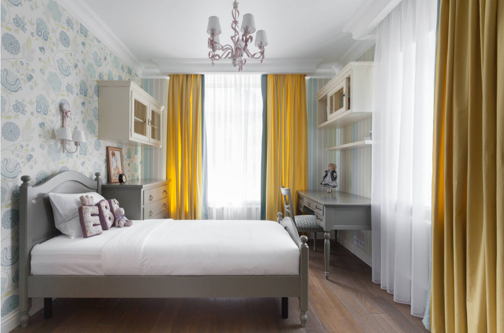 Dormitor pentru o fată de vârstă școlară