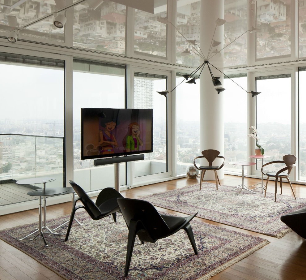 โคมไฟสีดำบนเพดานยืดสีขาว