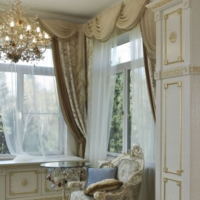 Fauteuil sculpté avec dossier