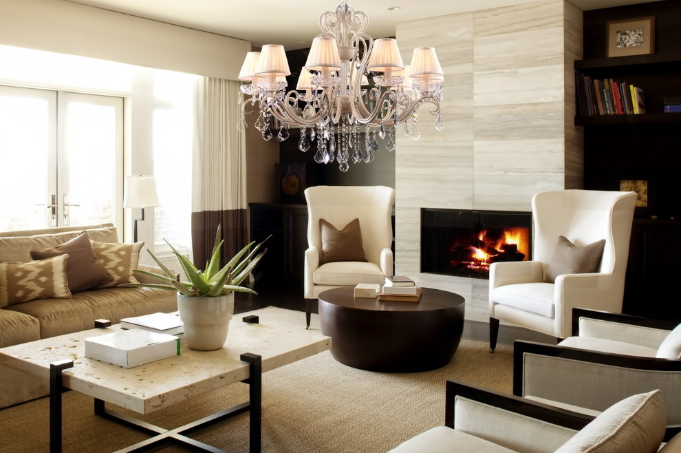 สถานที่สำหรับโคมระย้าในการตกแต่งภายในของห้องโถง