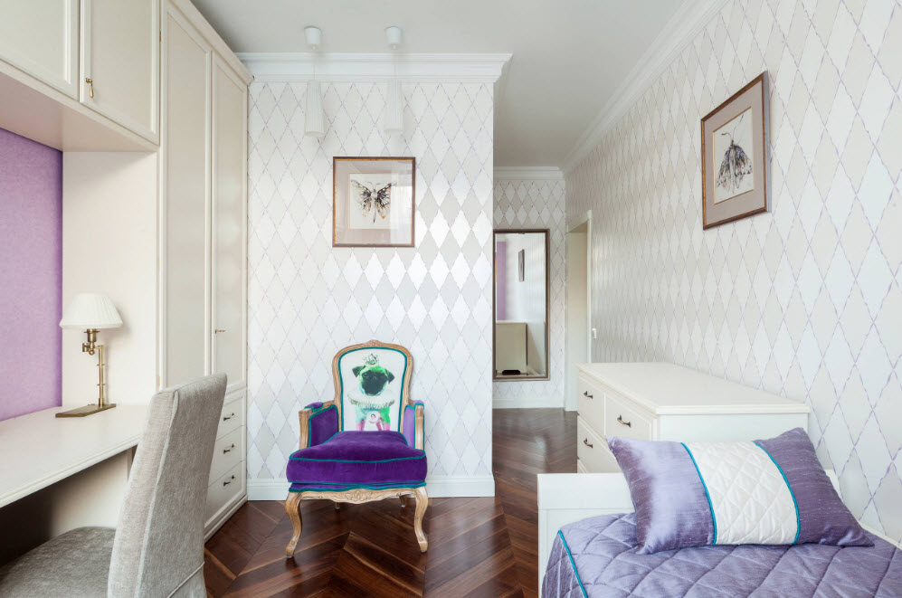 Tapet cu romburi pe peretele pepinieră pentru fată