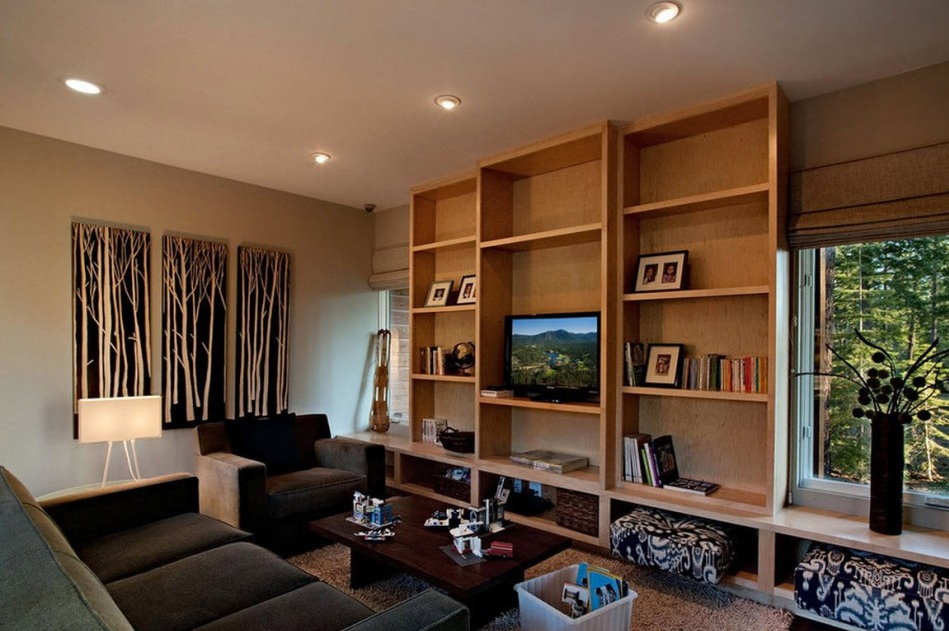 Стойка от ПДЧ в коридора на селска къща