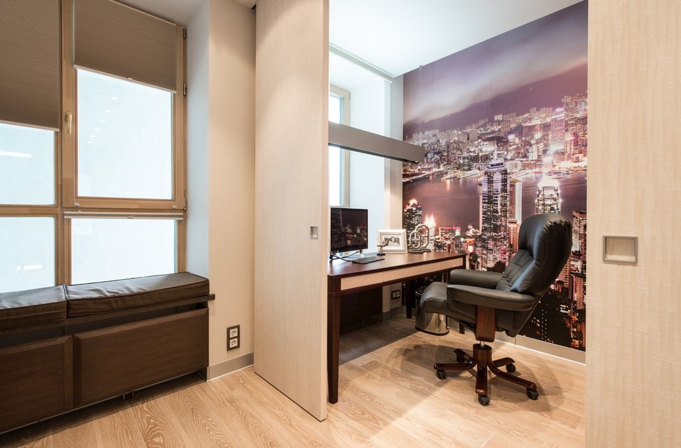 Стенопис на стената на малък офис