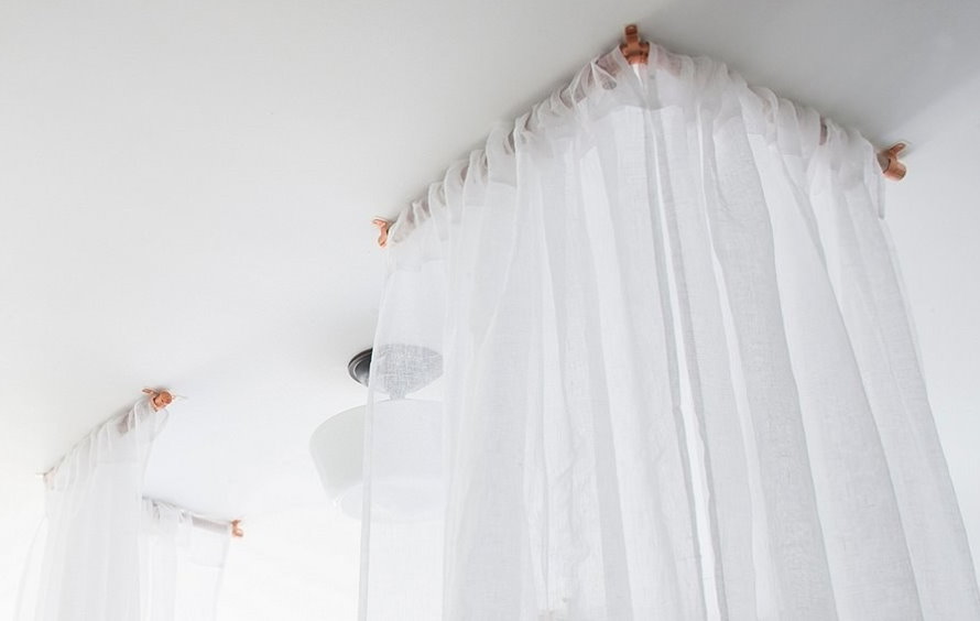 Fixing the canopy on the ceiling using a cornice