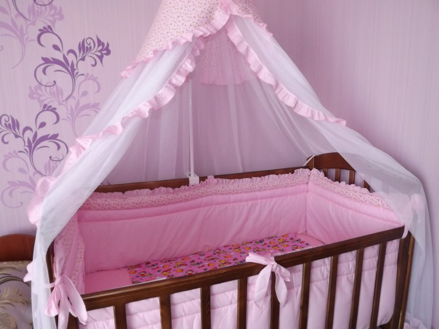 Silk canopy on the bed of a one-year-old child