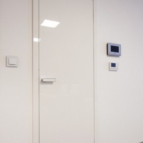 แนวคิดการตกแต่งภายในประตูสีขาว