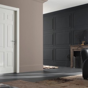 ประตูสีขาวในรูปภาพการตกแต่งอพาร์ทเมนท์