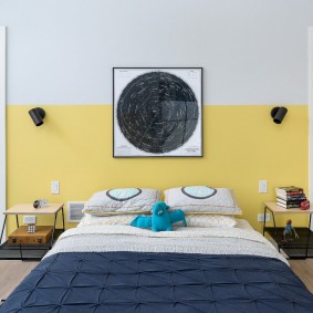 ประตูสีขาวในการตกแต่งภายในอพาร์ตเมนต์