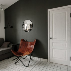 ประตูสีขาวในการตกแต่งภาพถ่ายของอพาร์ทเมนท์