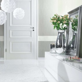 ประตูสีขาวในความคิดของอพาร์ทเม้น